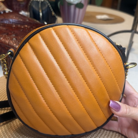 Gucci Orange Quilted Crossbody Bag with Gold Chain - Picture 3 of 16